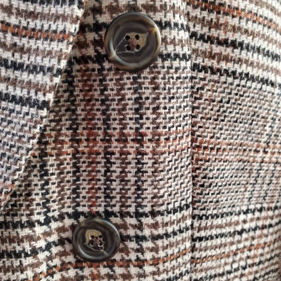 Jones New York Classic Double-Breasted Short Blazer - Picture 4 of 9